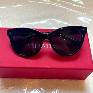 NWT VALENTINO SUNGLASSES cateye